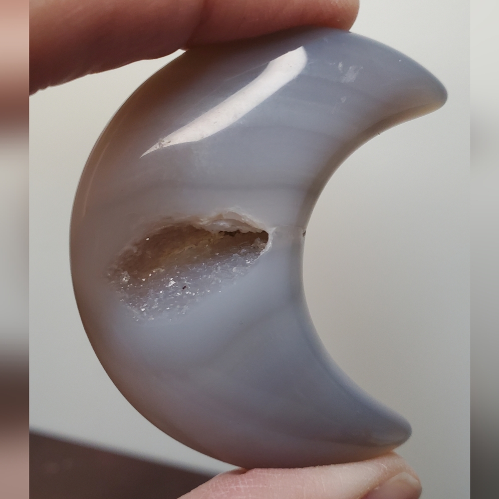 Banded Agate Crystal Moon - Picture 10 of 11